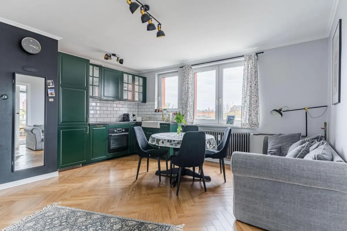 Image 3 of Leon & Lucy Apartment