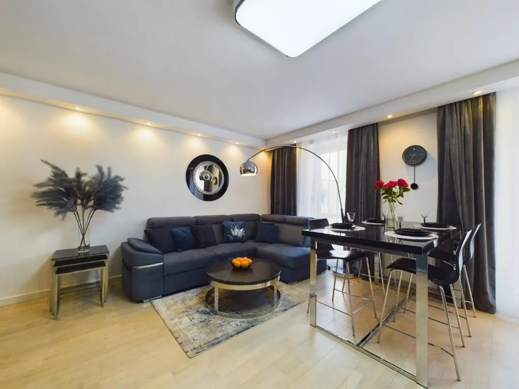 Image of Nowoczesne Studio z Parkingiem 500 m od Starego Miasta w Gdansku by Renters