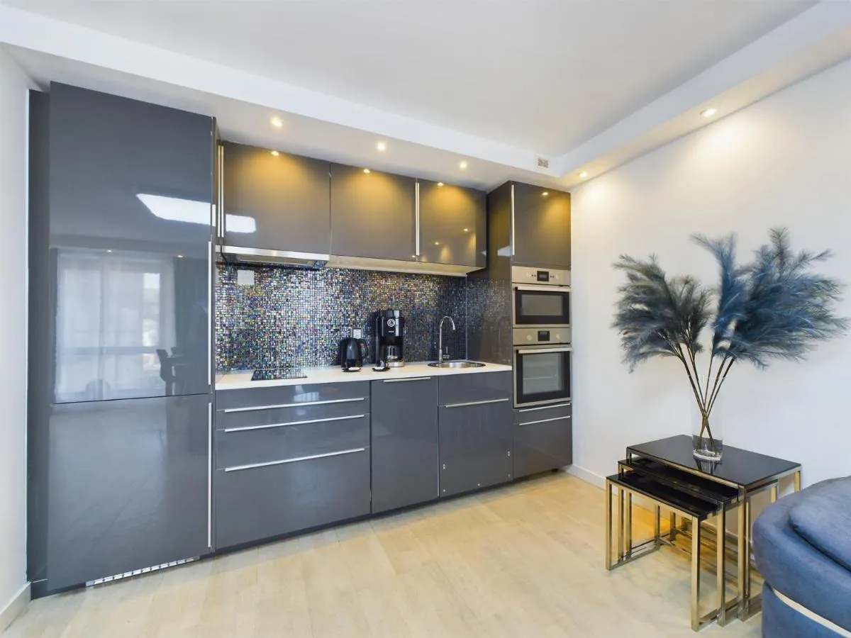 Image 2 of Nowoczesne Studio z Parkingiem 500 m od Starego Miasta w Gdansku by Renters