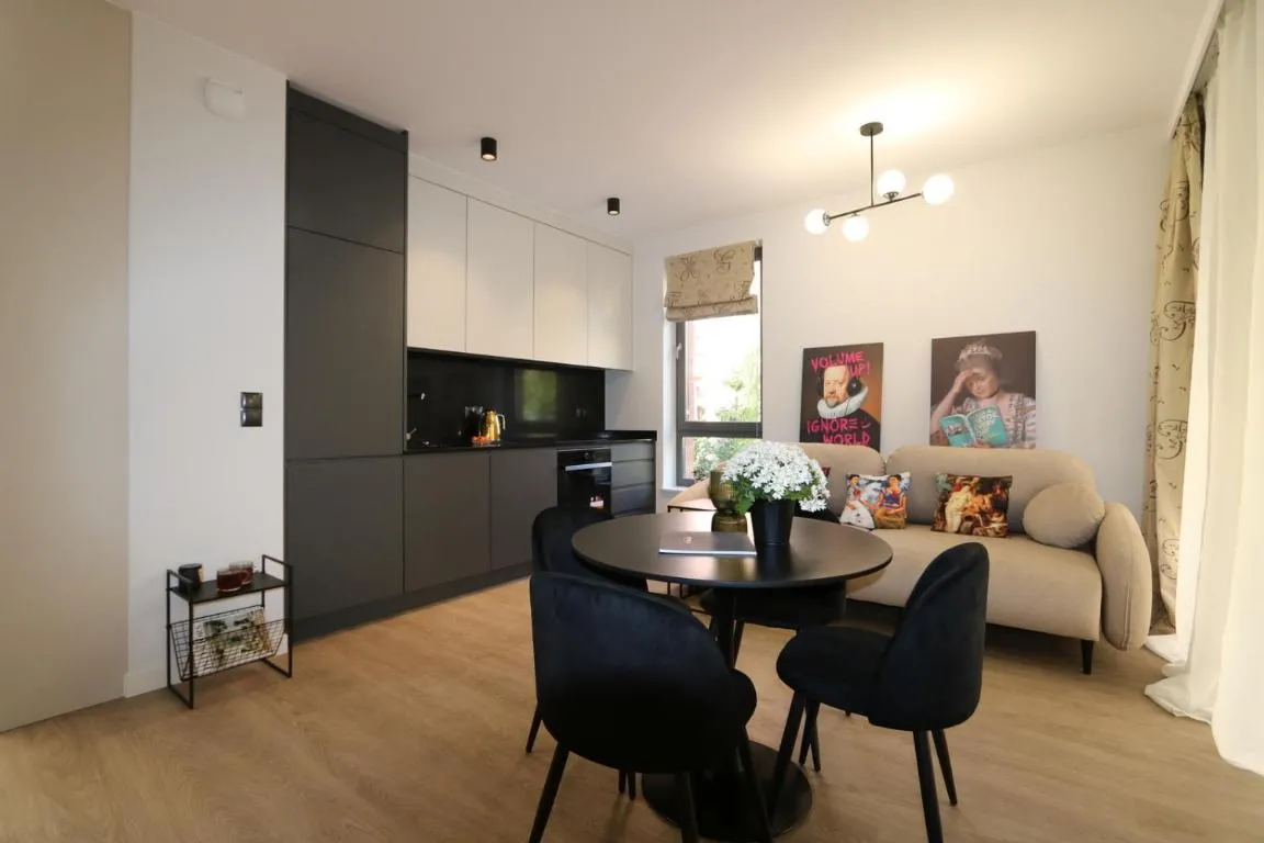 Image of OLD TOWN Skala-06