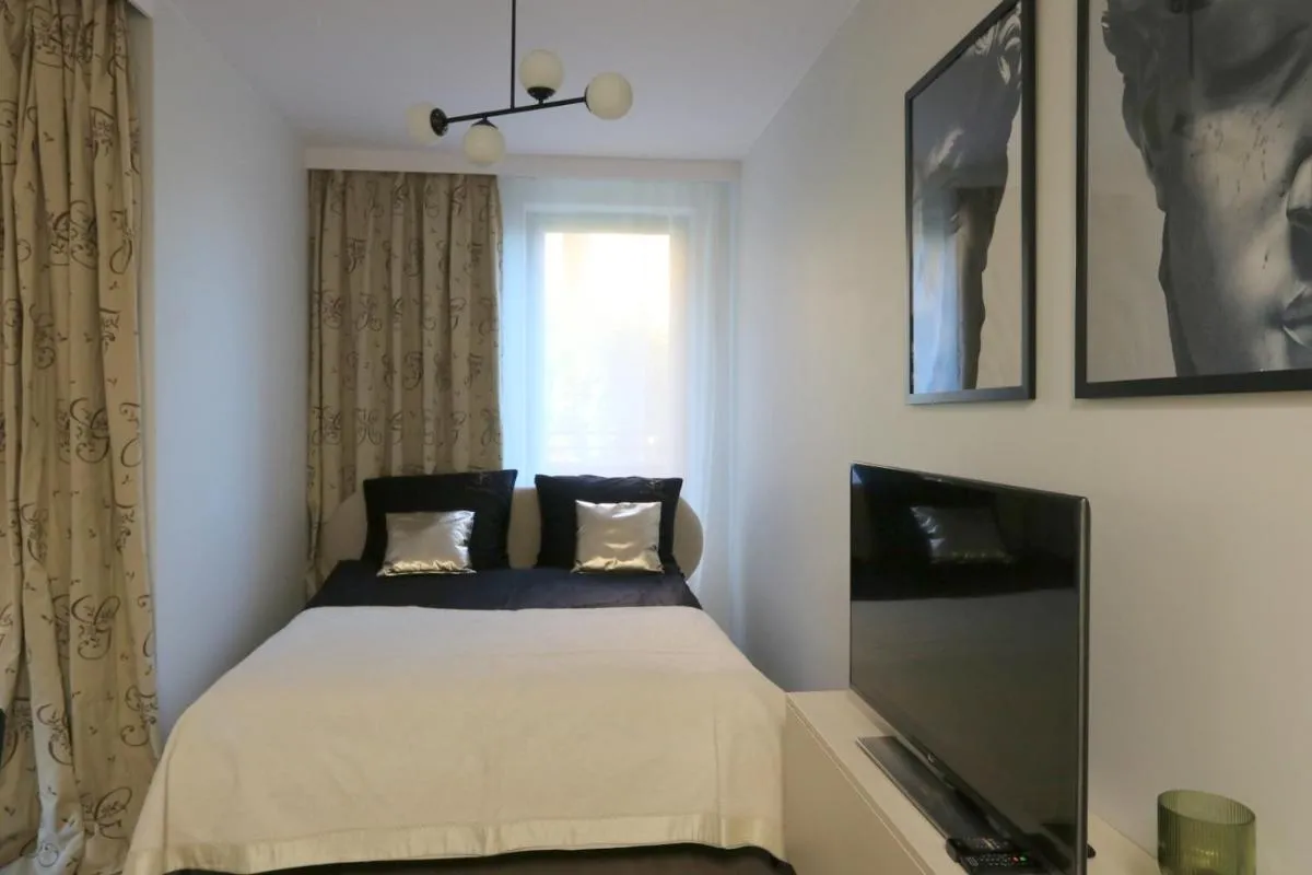 Image 6 of OLD TOWN Skala-06