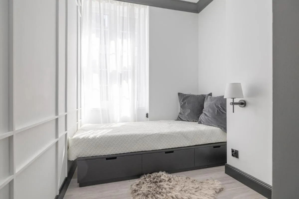 Image 5 of Old Town Elegance