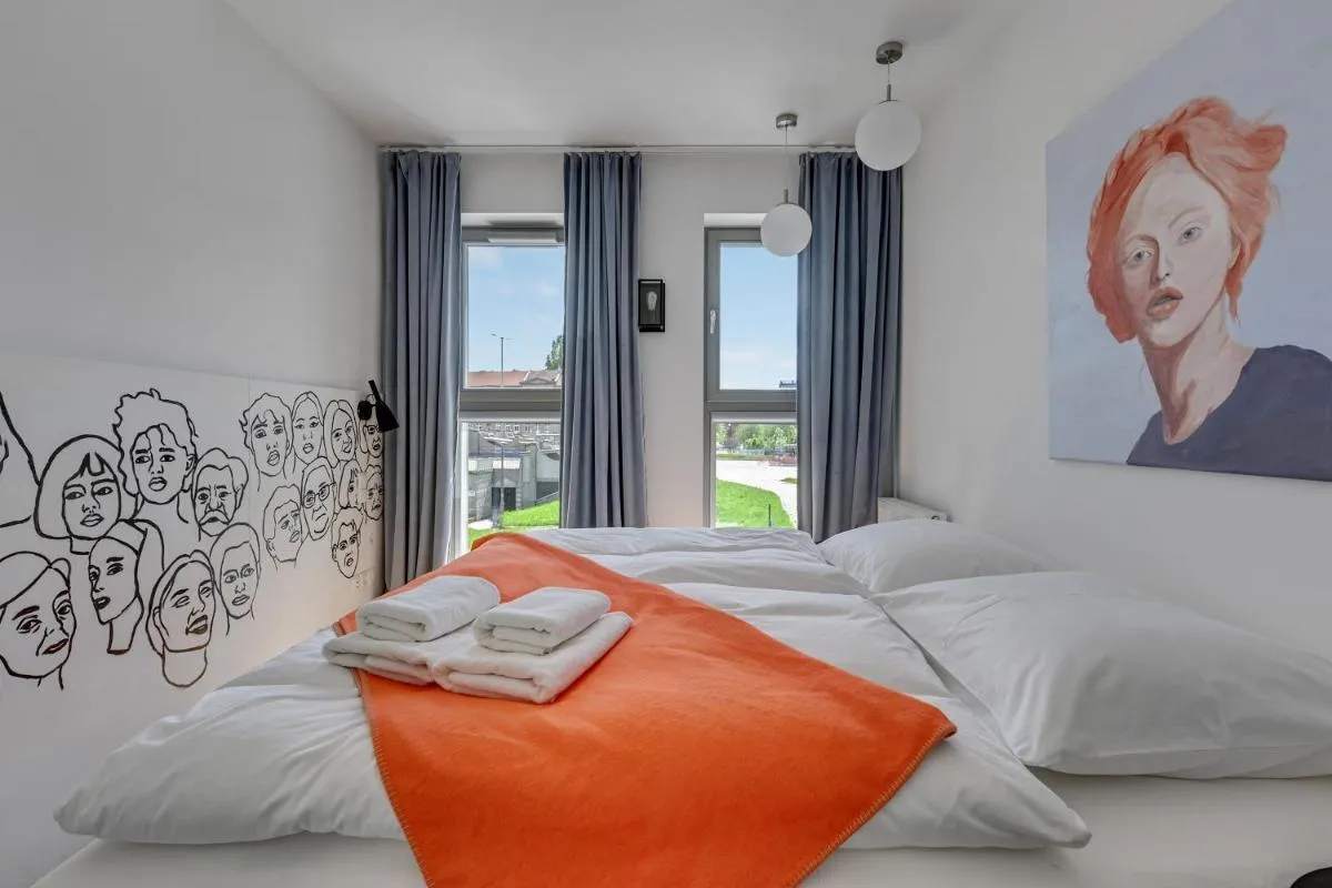 Image 1 of Queen’s Gambit by Blue Mandarin