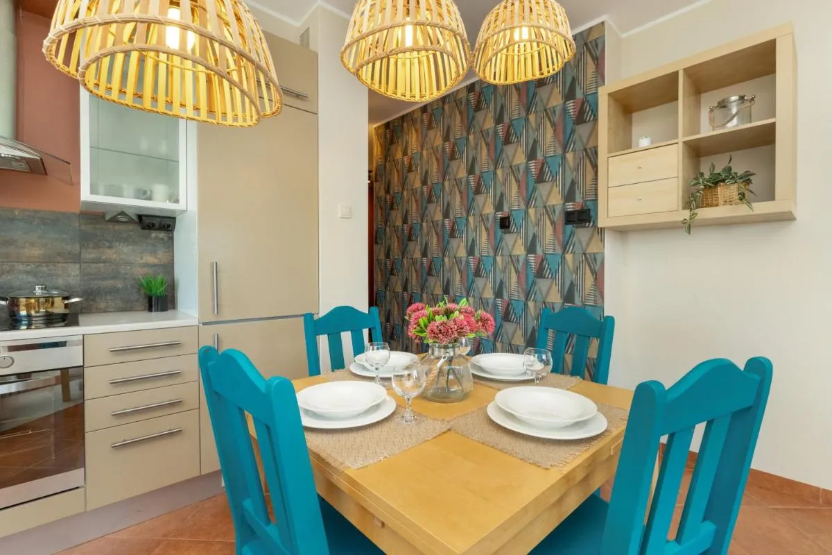 Image 6 of Słoneczny i Przestronny Apartament w Gdańsku z Wanną i Umeblowanym Tarasem by Renters