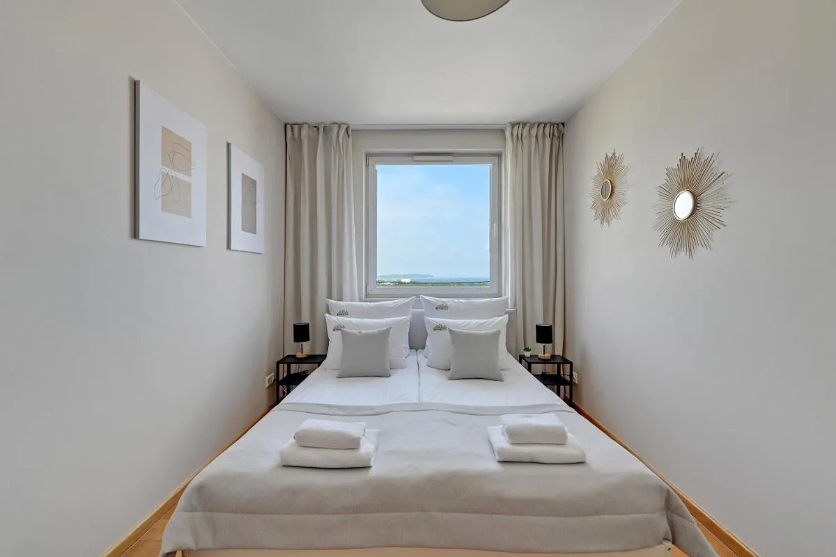 Image 1 of Top Floor z widokiem na morze by Downtown Apartments