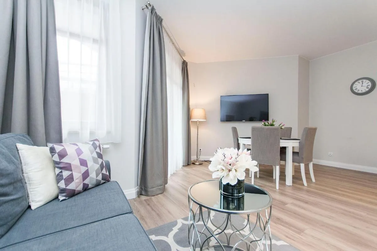 Image 3 of Vanilla Rentyear Apartments