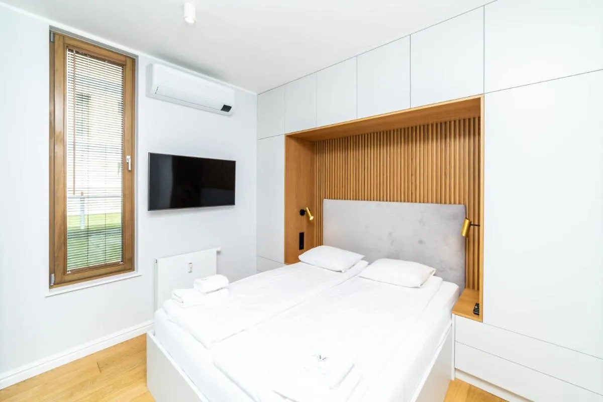 Image 6 of White Deluxe with terrace by OneApartments