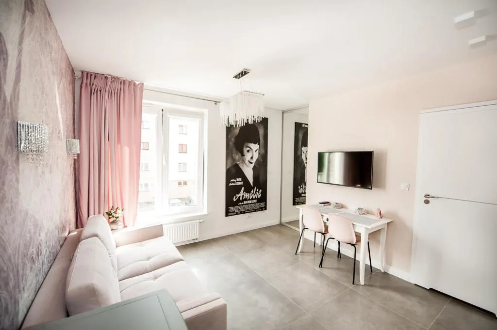 Image 4 of Amelia Suite