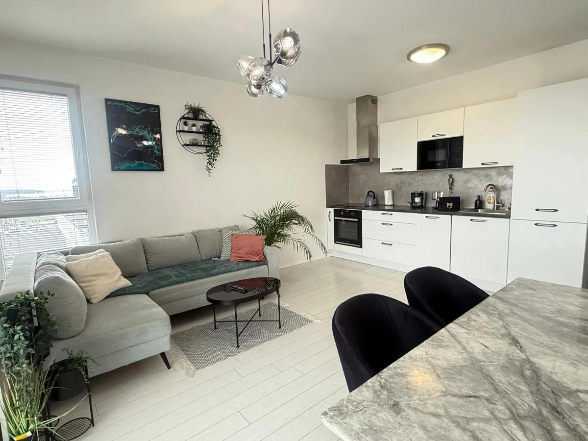 Image 2 of Ann Apartament 16 piętro z widokiem na morze