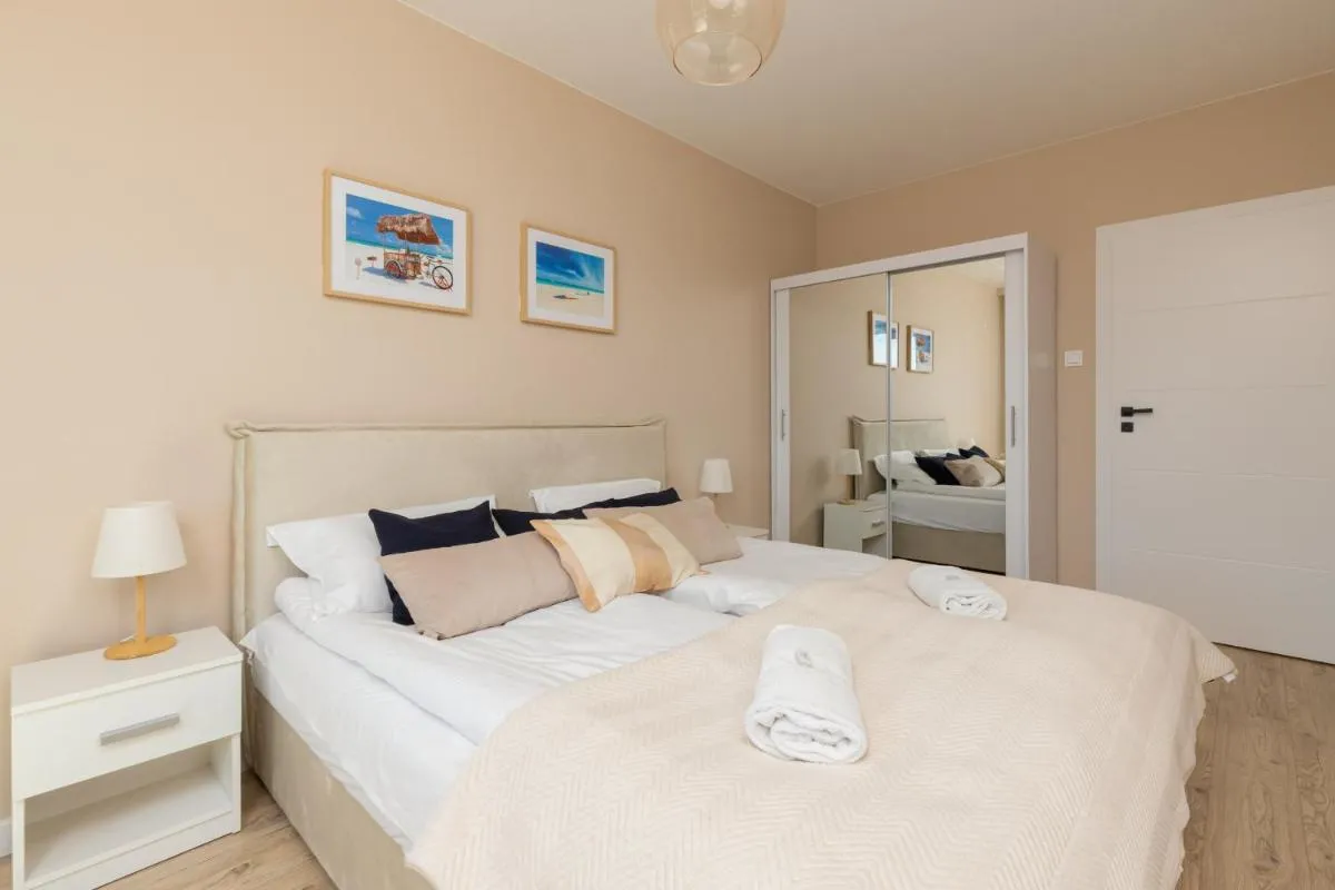 Image 2 of Apartament Sea Waves with Park View by Noclegi Renters