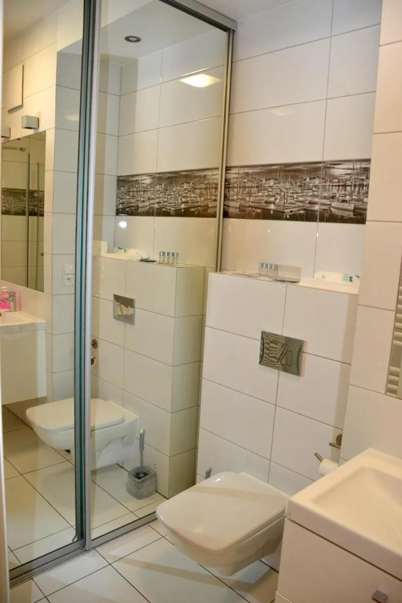 Image 3 of Apartamenty Centrum nad Motławą z widokiem na patio z balkonem