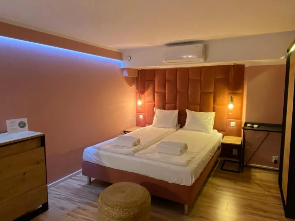 Image 1 of Black Swan House, Old Town