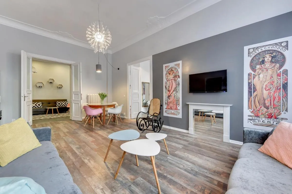 Image 4 of Blue Mandarin Solidarity Square