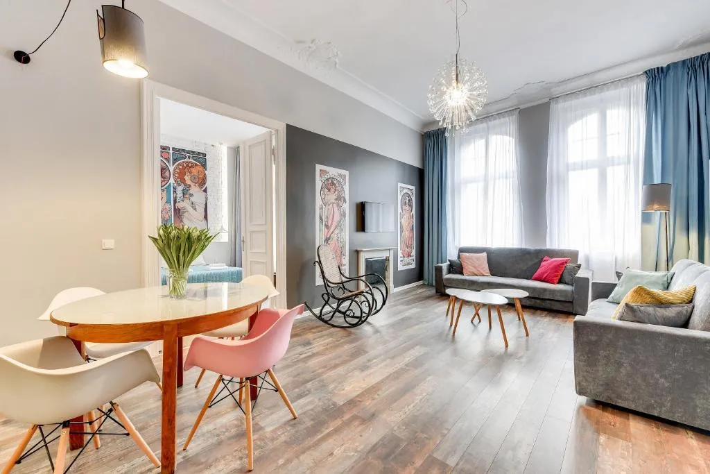 Image of Blue Mandarin Solidarity Square