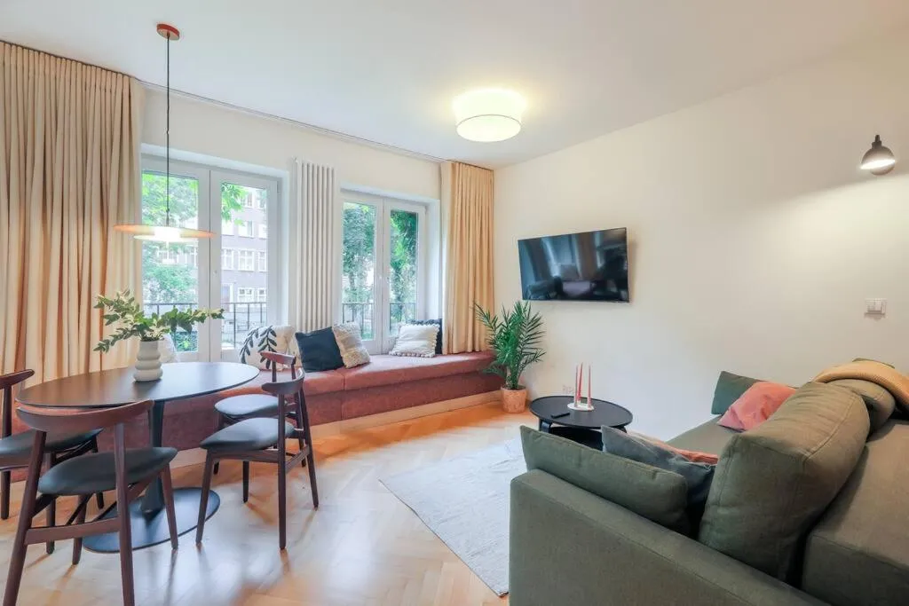 Image 4 of Cityscape Haven: Urban Retreat