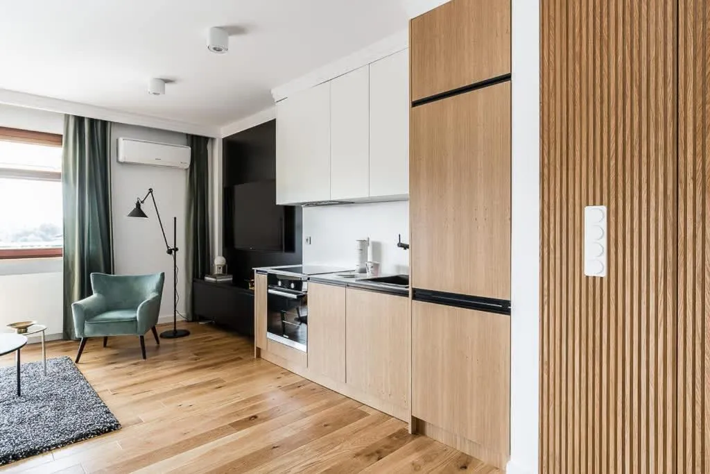 Image 1 of Elegancki i Stylowy Apartament w Gdańsku z Klimatyzacją, Wanną i Parkingiem by Noclegi Renters