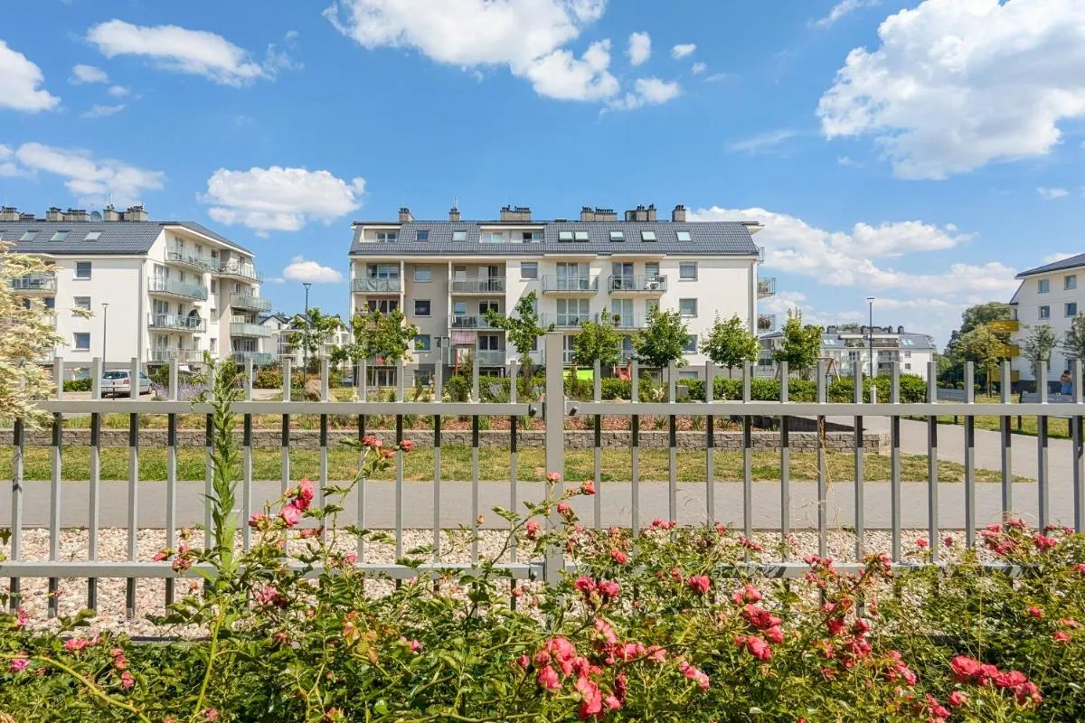 Image 3 of Exceptional Apartment with Charming Garden and Parking by Noclegi Renters