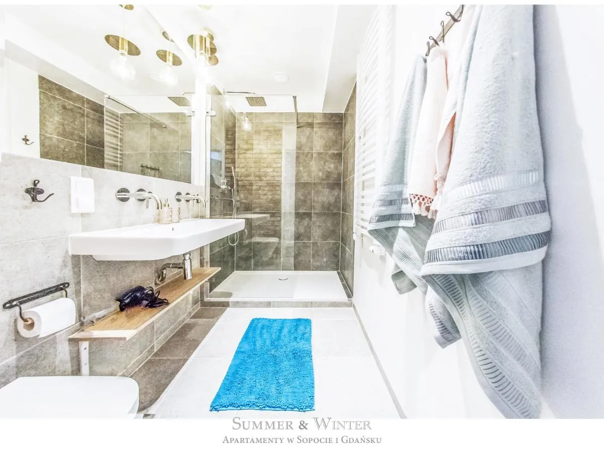 Image 2 of Family Luxury Pure Old Town Apartament 1-8, 2 sypialnie i salon, parking pub, 60m2