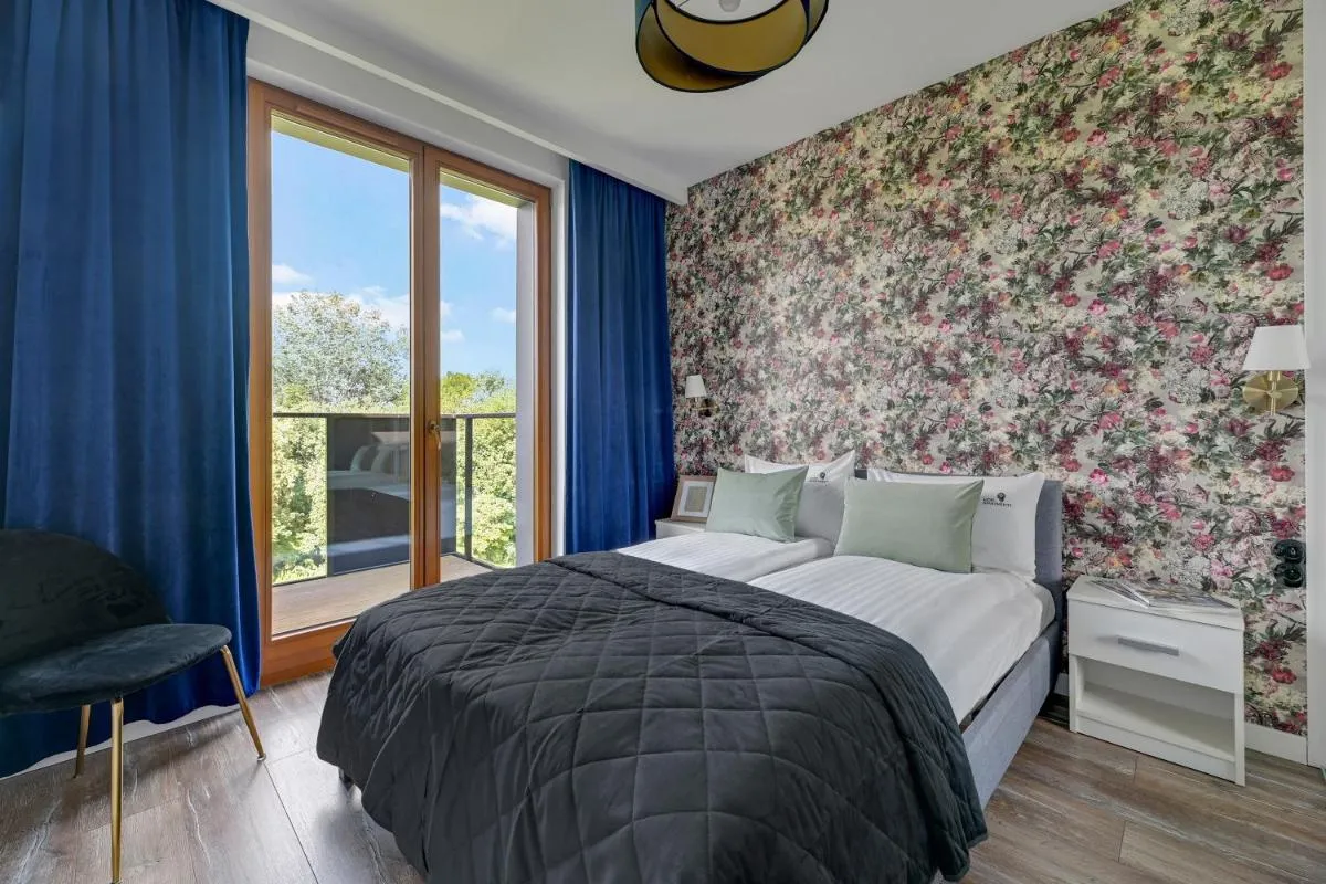 Image 1 of Front Park Apartments with Parking by Lion Apartments