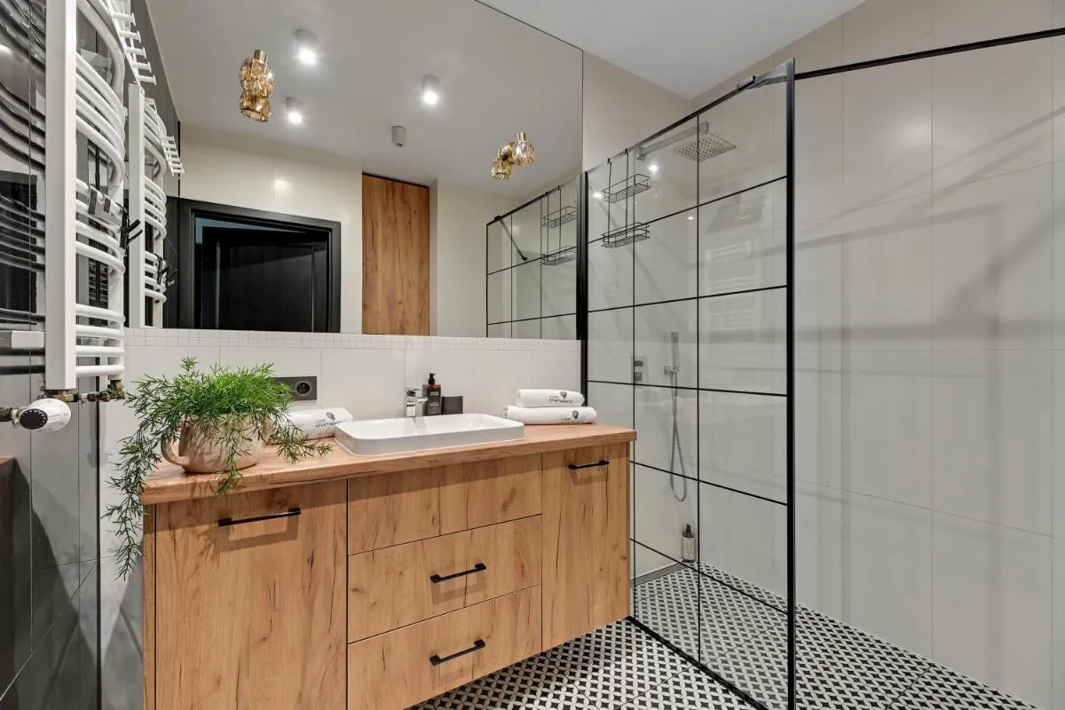 Image 2 of Front Park Apartments with Parking by Lion Apartments