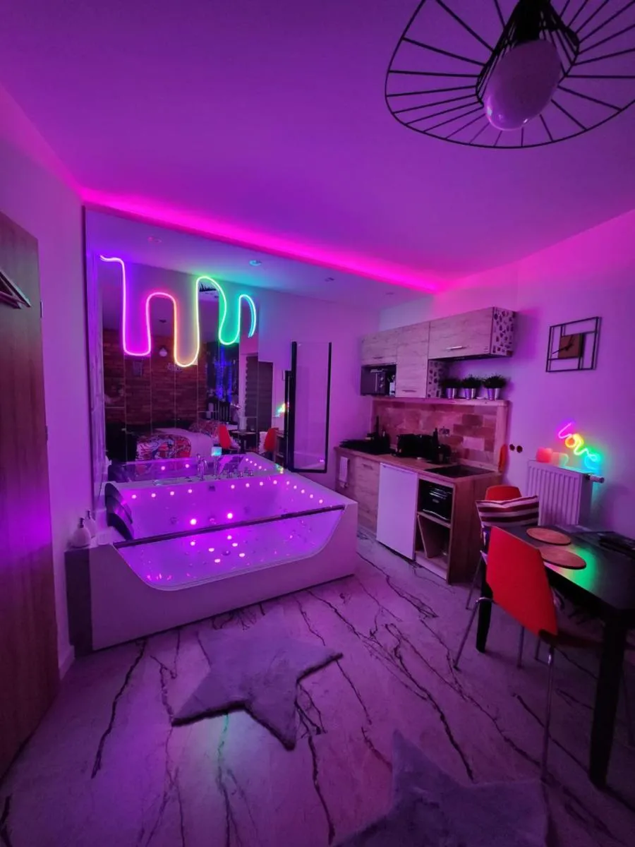 Image 6 of GDAŃSK CHMIELNA PRESTIGE HOME SPA apartments with luxury JACUZZI and SAUNA! Selected apartments also feature a MASSAGE CHAIR and HIMALAYAN SALT WALL with COLOR THERAPY SALT FOREST