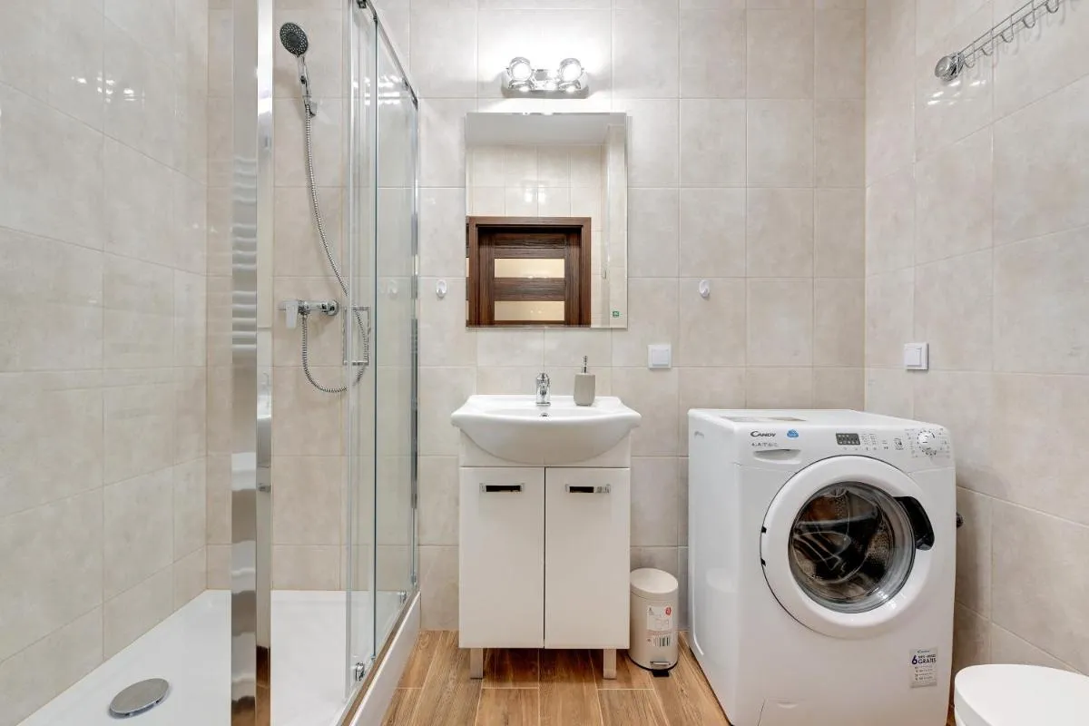 Image 2 of Golden Apartments