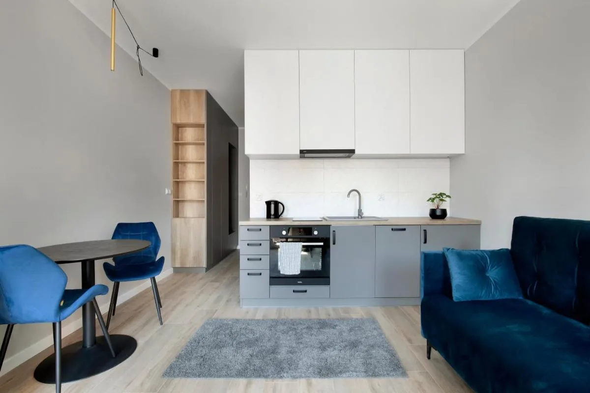 Image 3 of Golden Apartments