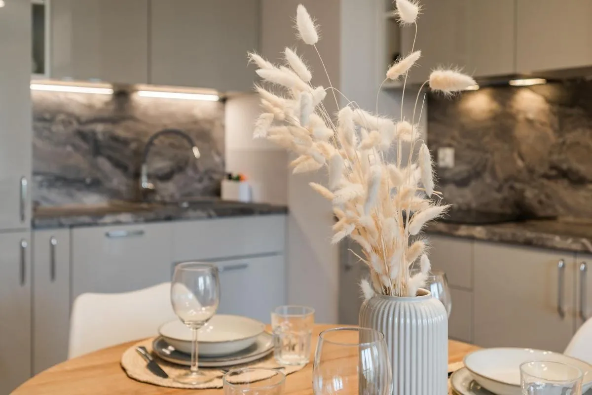 Image 4 of Golden Reagan by Aparo – Nowy Apartament, Winda, Łóżeczko Turystyczne, Plaża 500m, Balkon, 2 Sypialnie oraz Salon, Rowerownia, Biurko