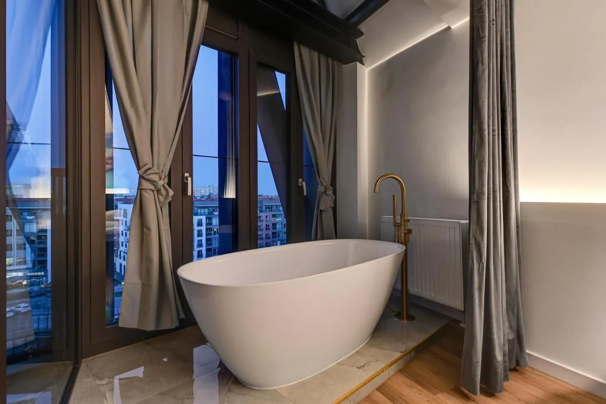 Image 2 of Granaria Nadia by Blue Mandarin