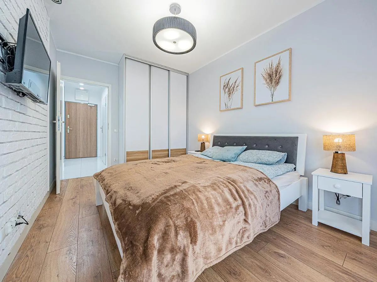 Image 1 of Hello Apartments 4 Oceany z prywatnym parkingiem