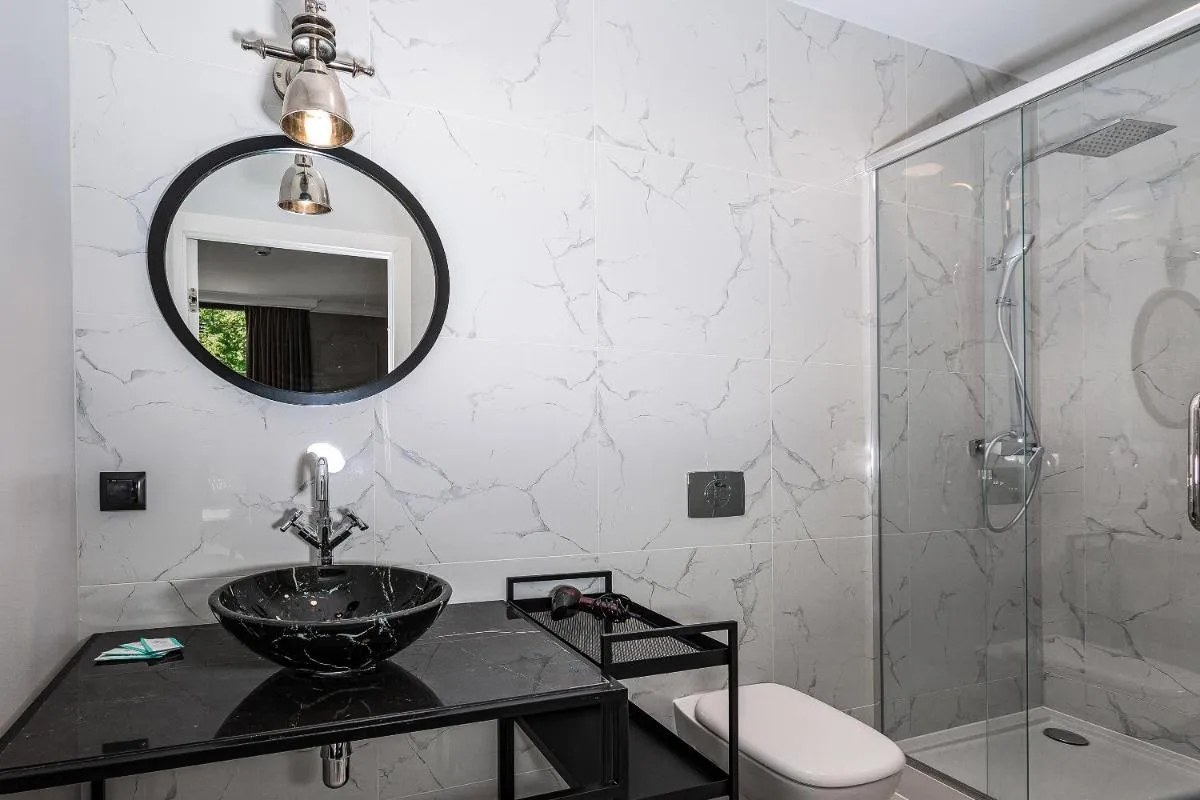 Image 2 of ICON APARTMENTS