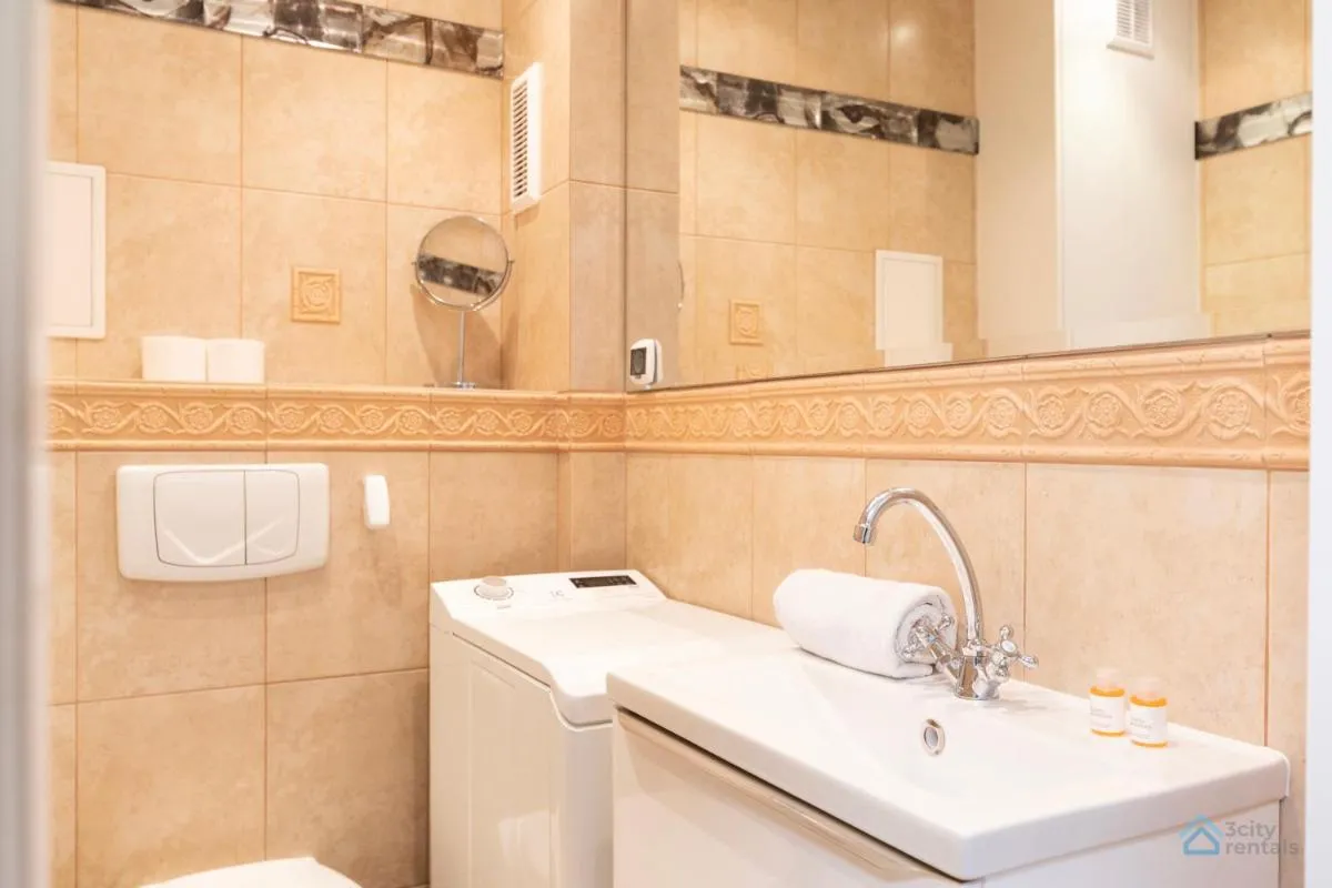 Image 2 of Klimatyczne Studio 3city w Gdańsku z Widokiem na Wodę by Noclegi Renters