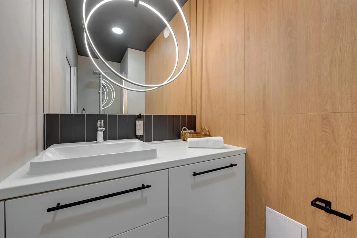 Image 2 of Luxury Aura 40 – 5 by Grand Apartments