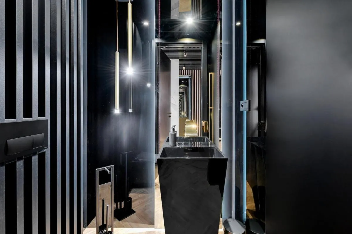 Image 2 of Luxury Voyager – Sea View