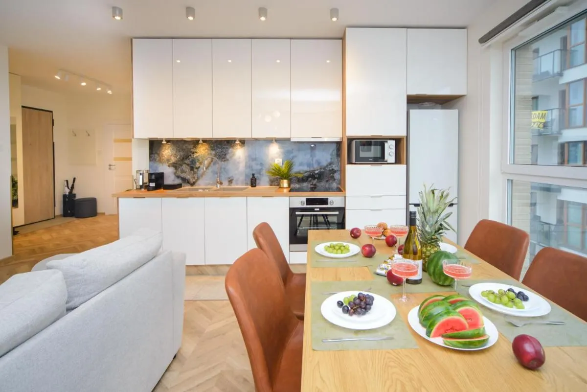 Image 1 of Maya’s Flats & Resorts 101 SEA VIEW – 3 pokojowy apartament z widokiem na morze na Letnicy