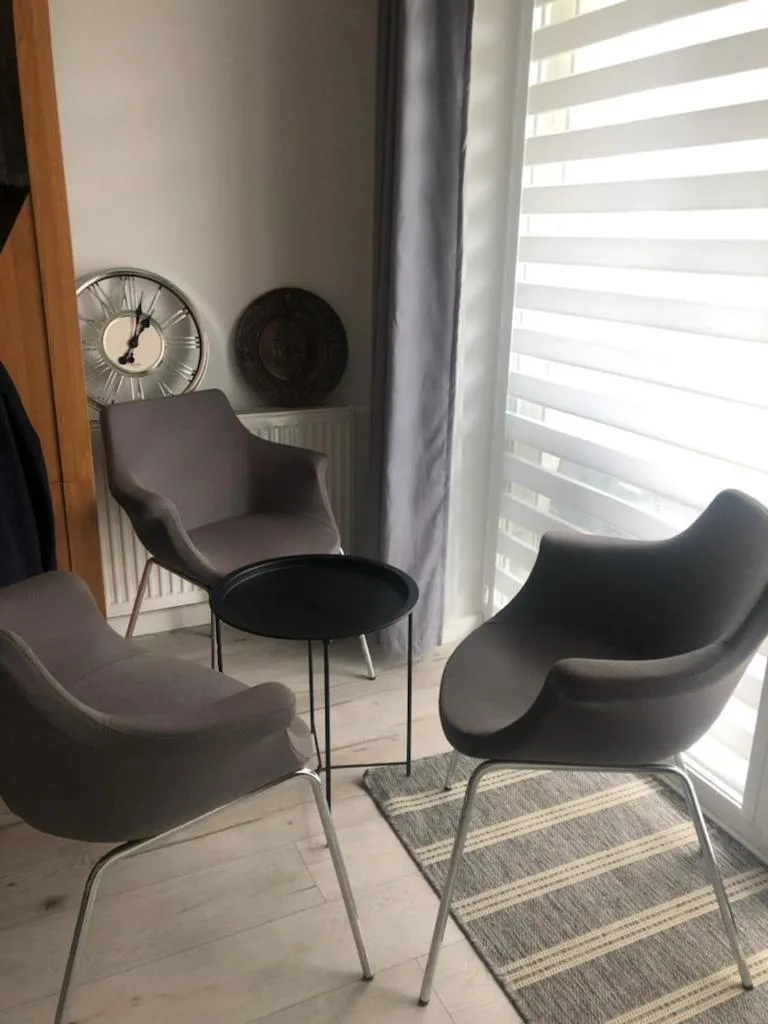 Image 3 of Mieszkanie 46m2 – 2 pokojowe z ogródkiem , WIFI , Bezpłatny parking nr 126, Szybkie połączenie z lotniskiem, autobus 120