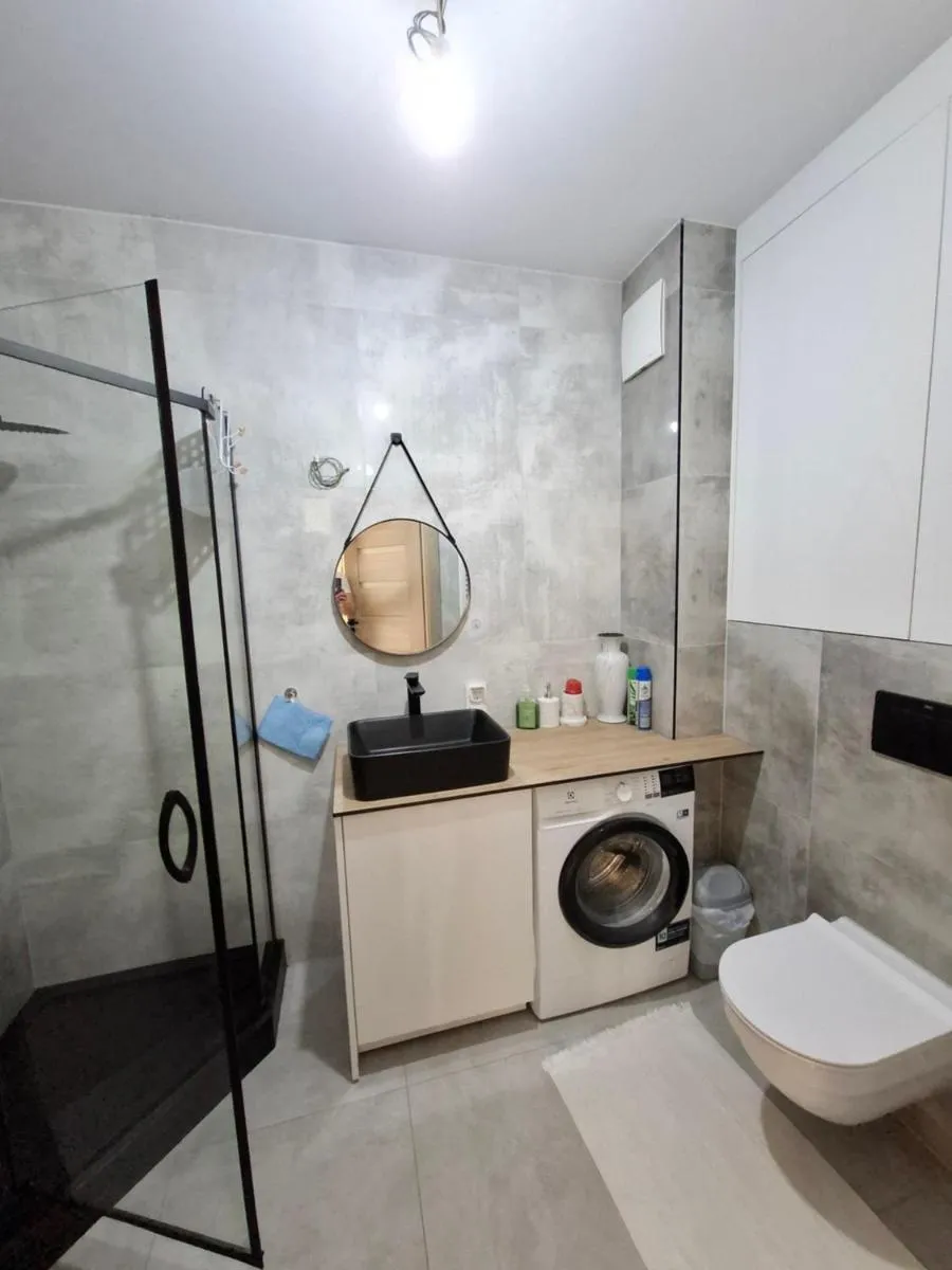 Image 1 of Mieszkanie 46m2 – 2 pokojowe z ogródkiem , WIFI , Bezpłatny parking nr 126, Szybkie połączenie z lotniskiem, autobus 120