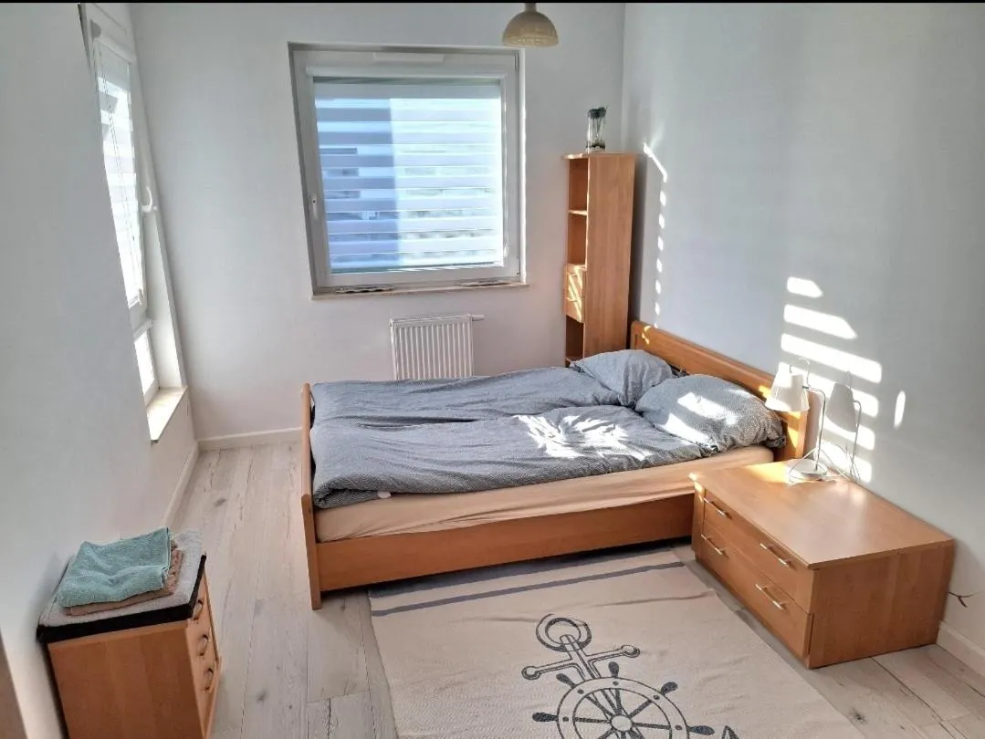 Image 4 of Mieszkanie 46m2 – 2 pokojowe z ogródkiem , WIFI , Bezpłatny parking nr 126, Szybkie połączenie z lotniskiem, autobus 120