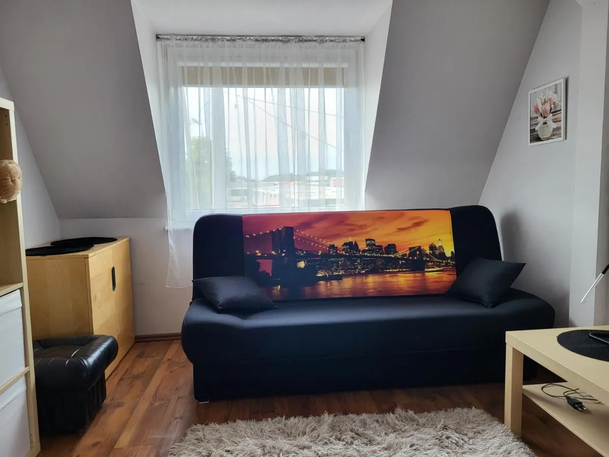 Image 4 of Olaf Apart