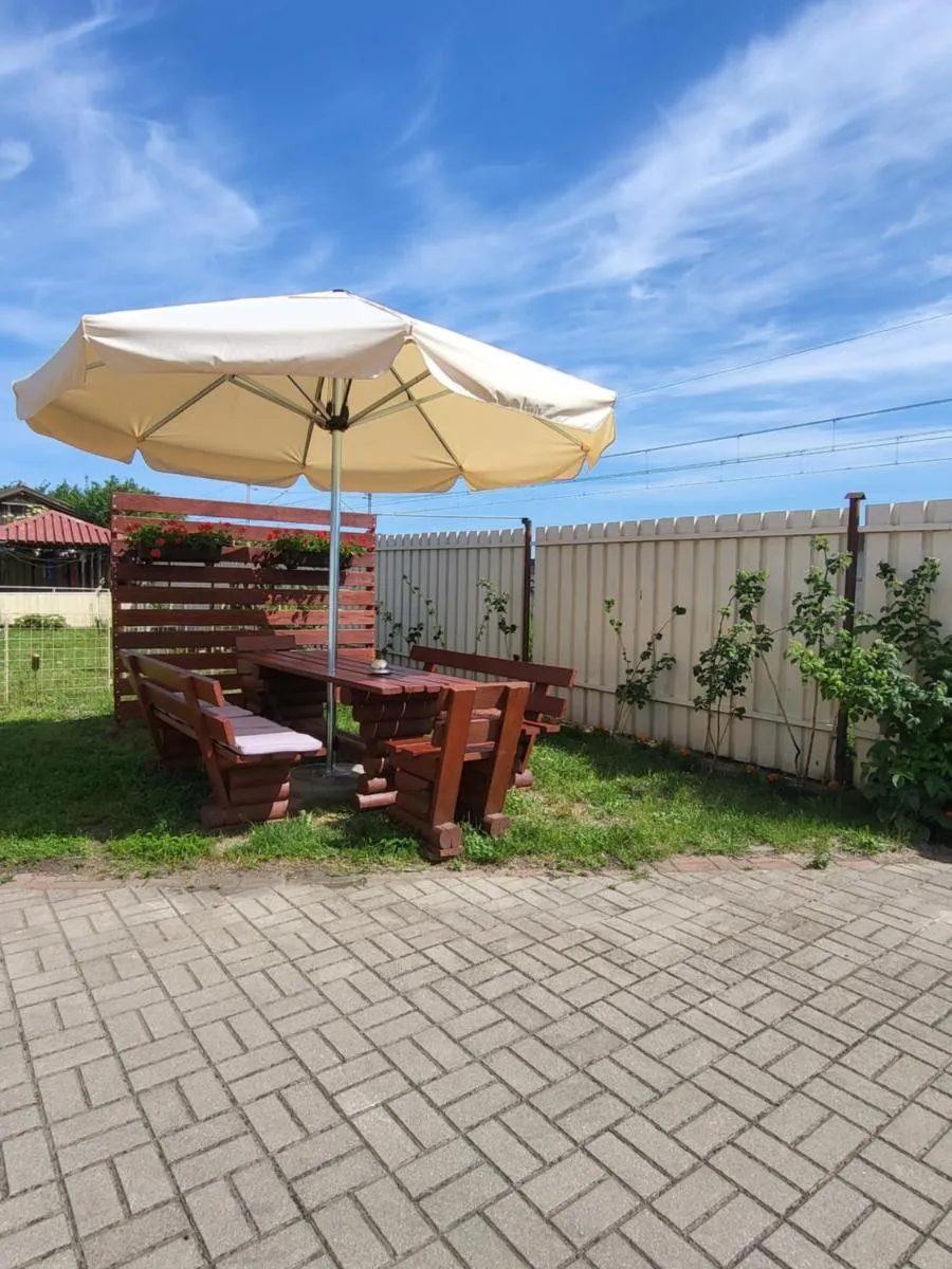 Image 5 of Olaf Apart