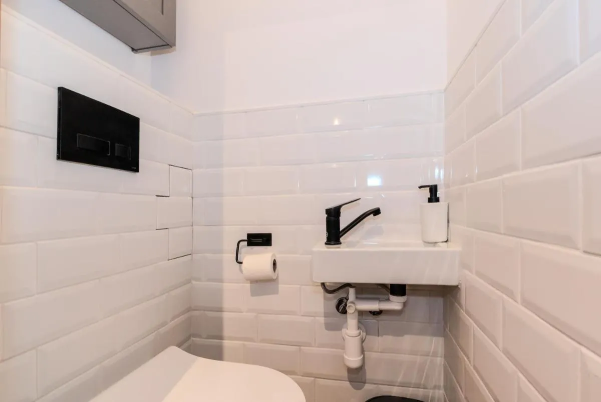 Image 2 of Old Town Blue – Dobra