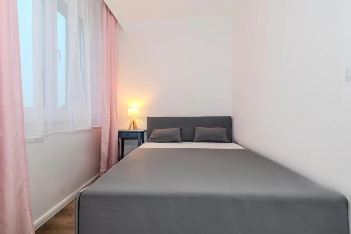 Image 6 of Old Town Blue – Dobra