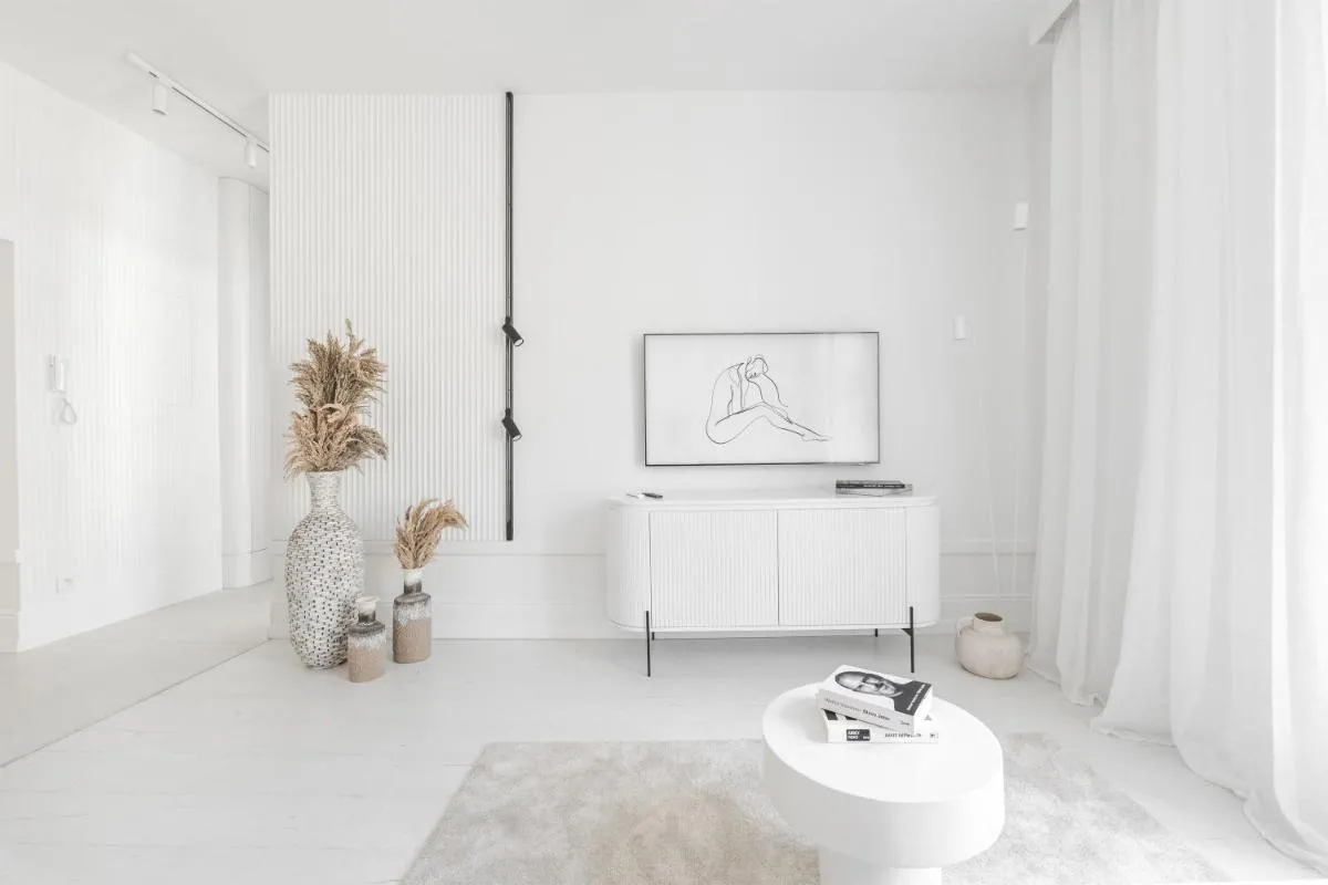 Image 2 of Old Town Pure White by Downtown Apartments