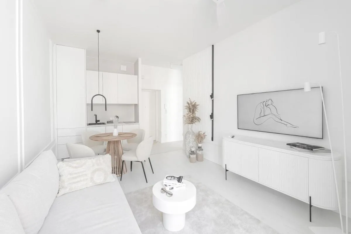 Image 4 of Old Town Pure White by Downtown Apartments