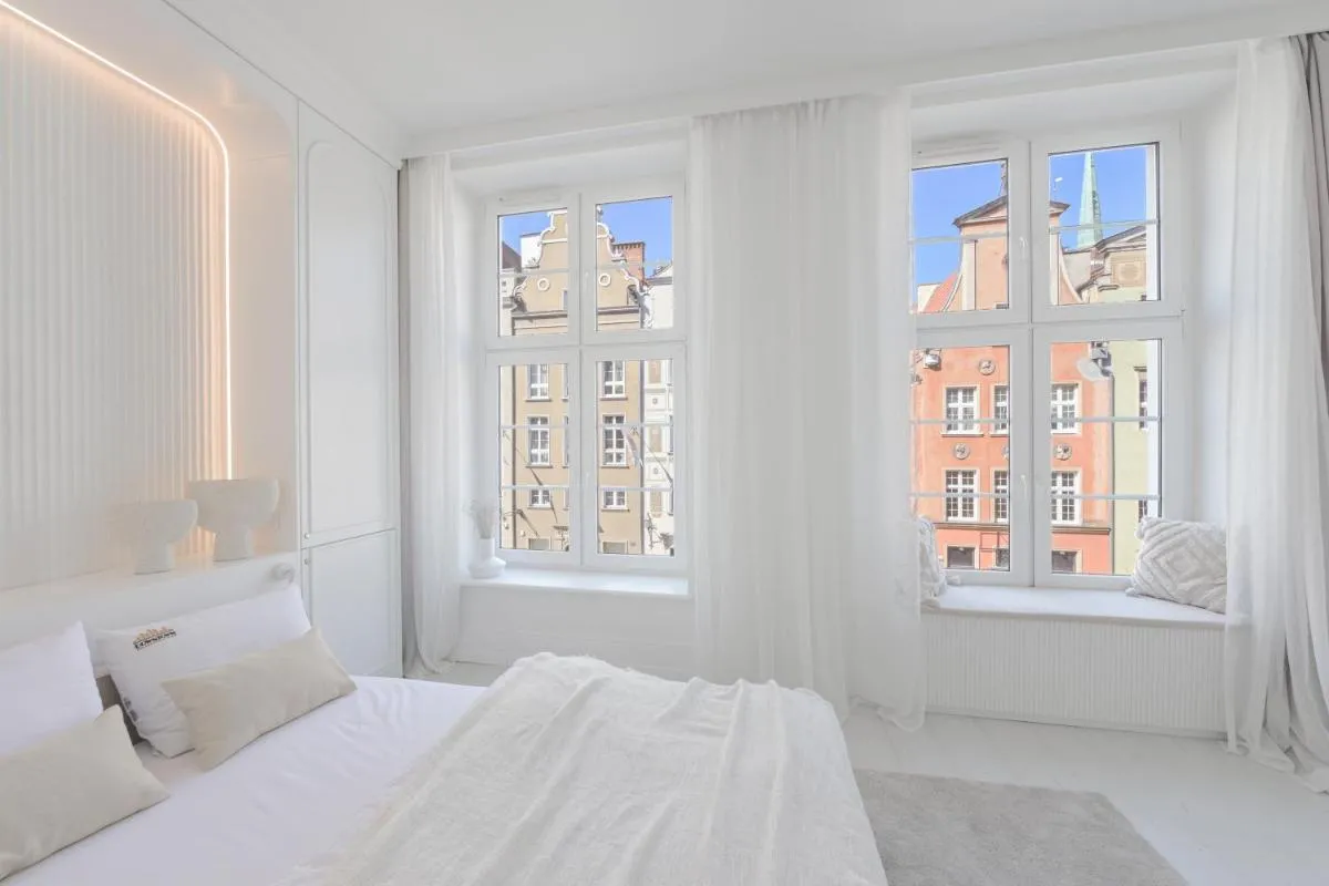 Image 1 of Old Town Pure White by Downtown Apartments