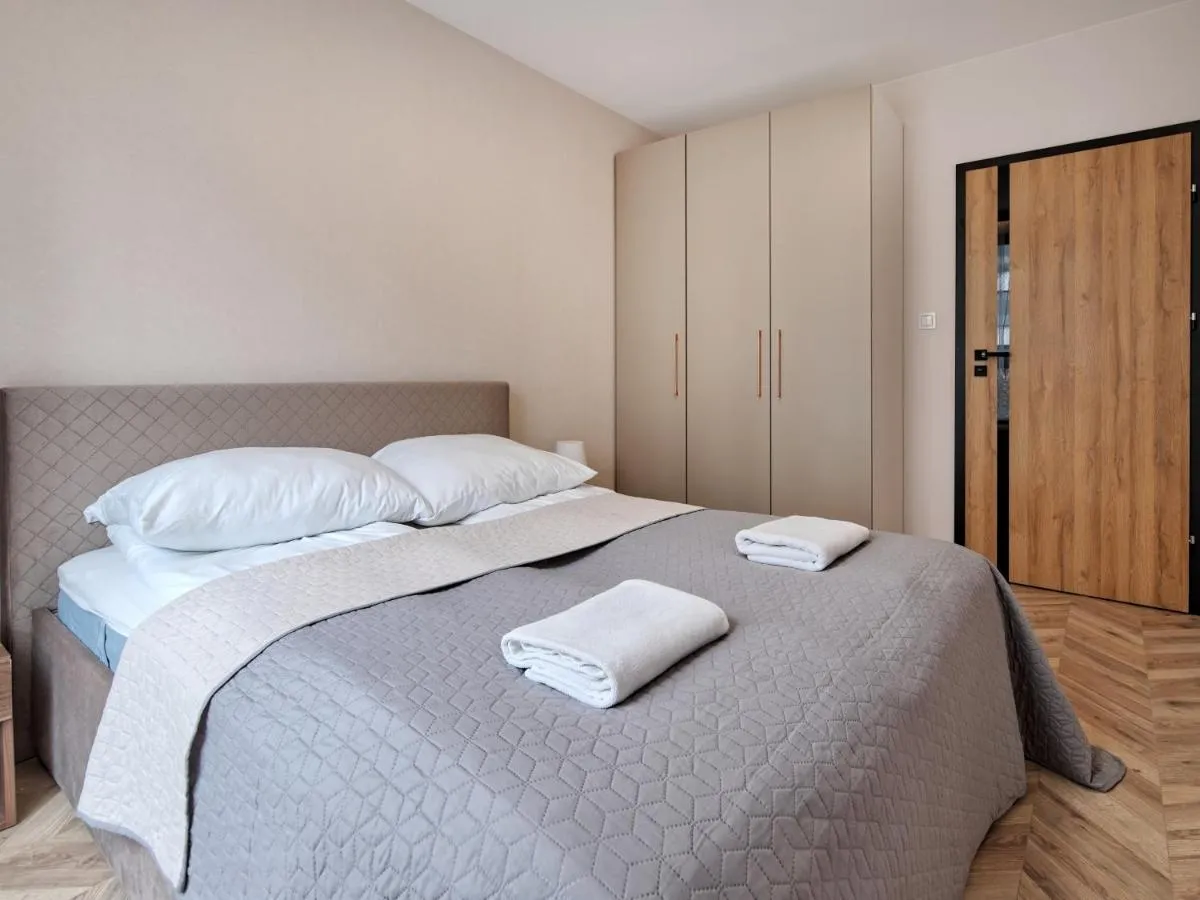 Image 1 of Platinium Garnizon Modern