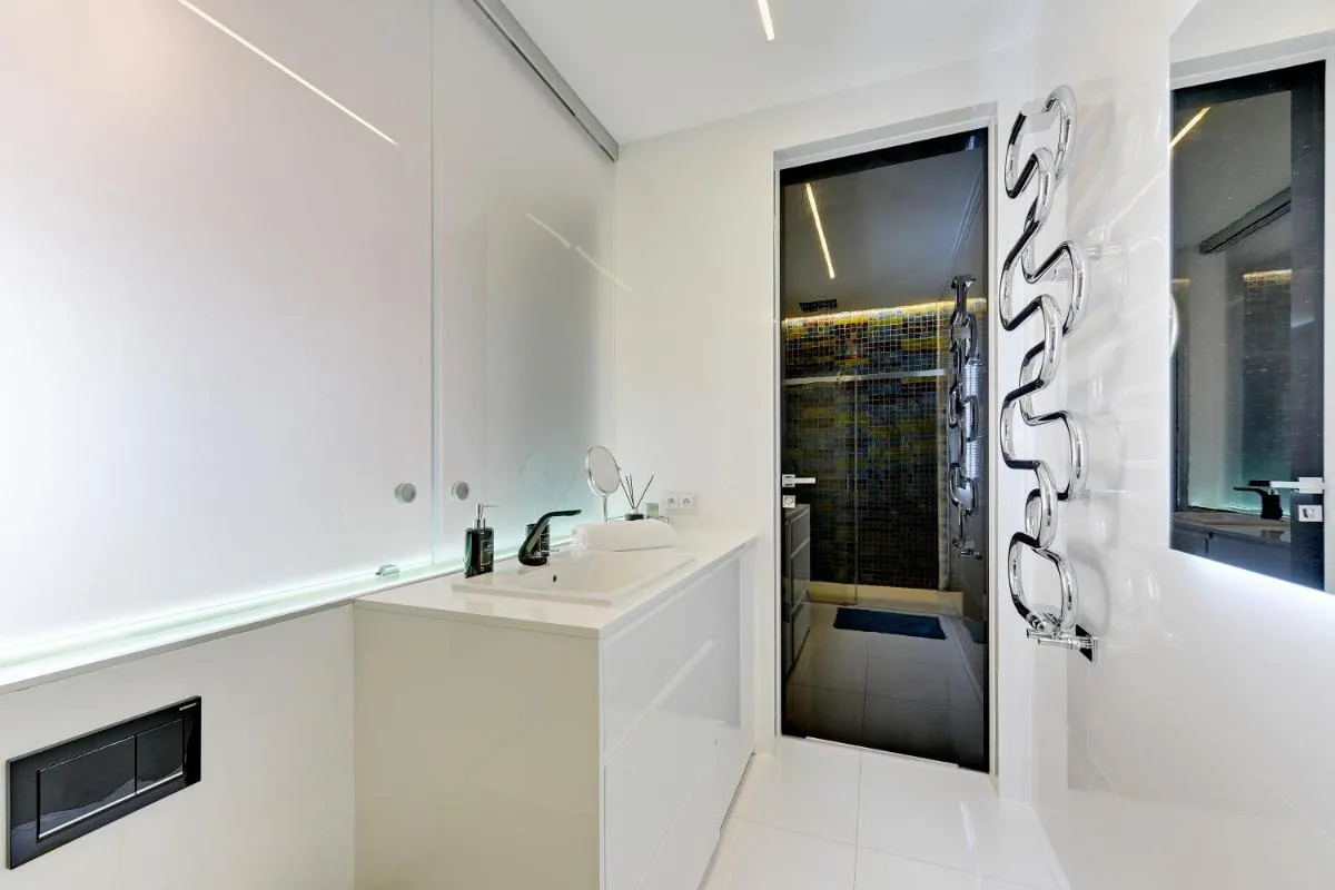 Image 2 of Riverside Apartments-Brabank DeLuxe