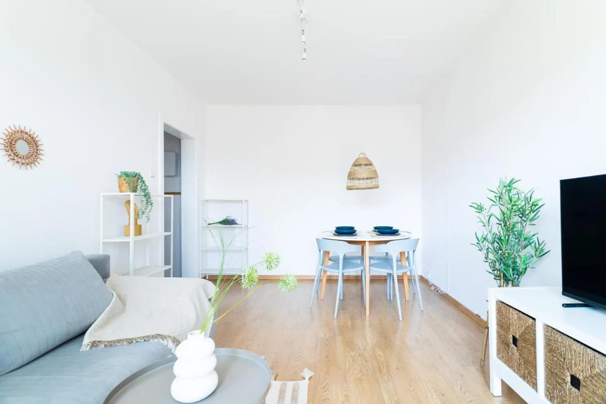 Image 4 of Seaside Modern