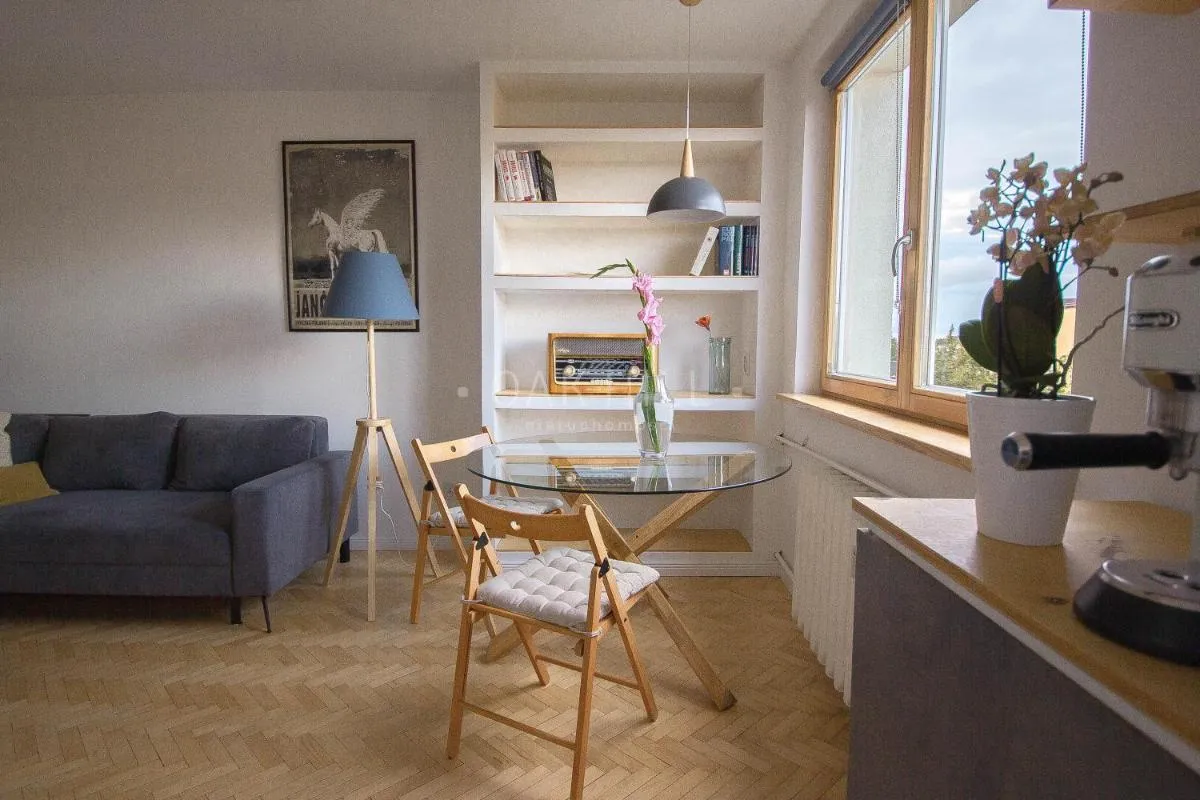 Image 6 of Signe Home