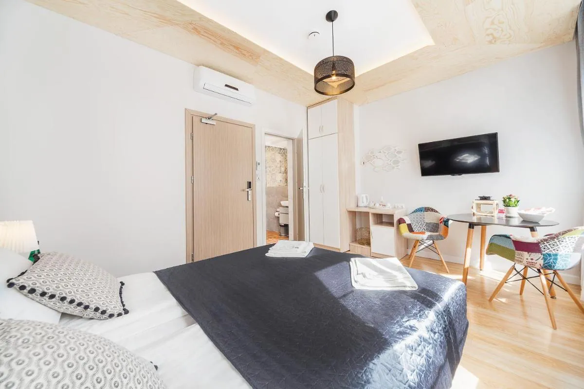 Image 4 of Six Suites, Old Town